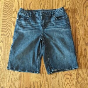 Simply Vera Vera Wang Roll Cuff Bermuda Size 8 Denim Jean Shorts